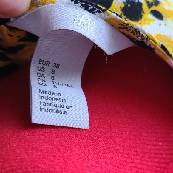H&M yellow and black print dress - Picture 7 of 8